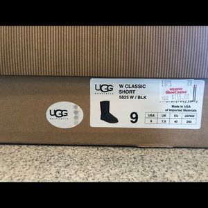 UGG W Classic Short 5825 W/ Blk size 9